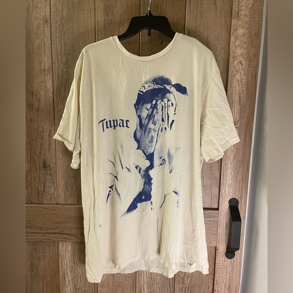 barleys used urban outfitters tupac shirt